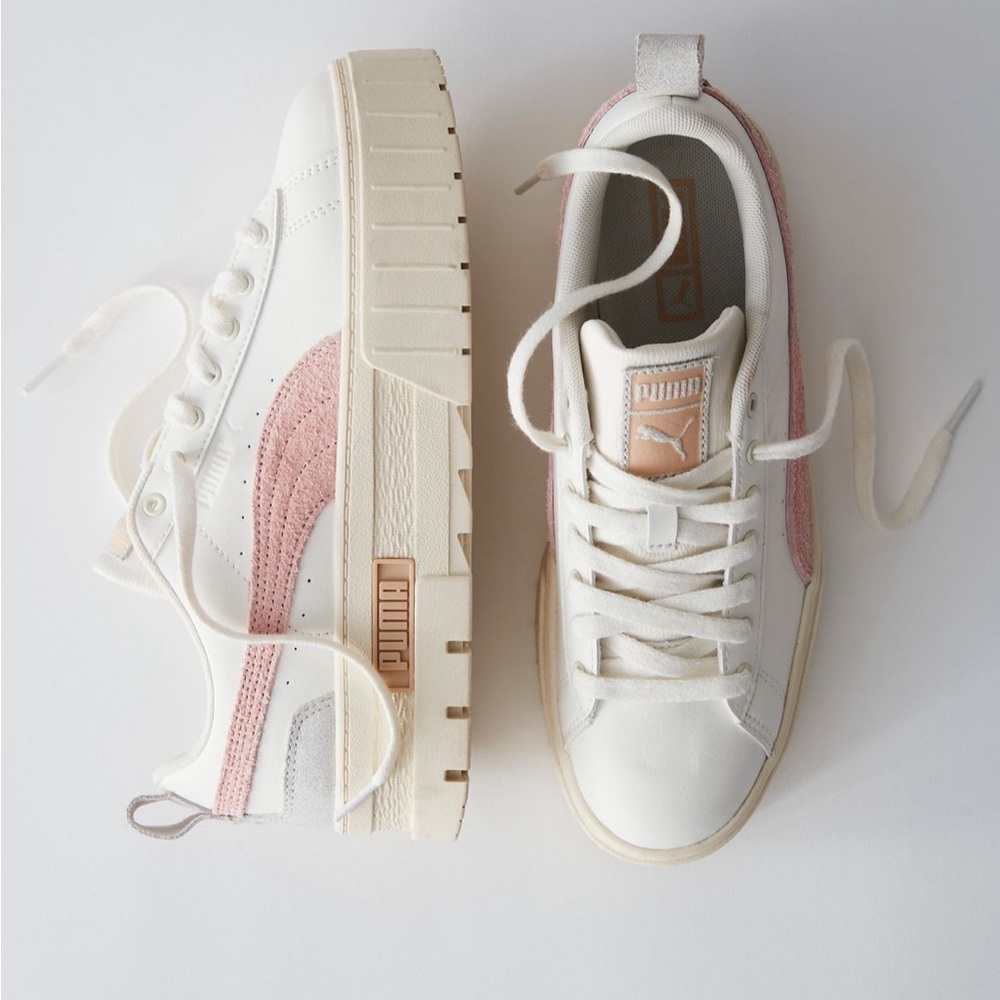 Puma Women's Cream and Pink Sneakers